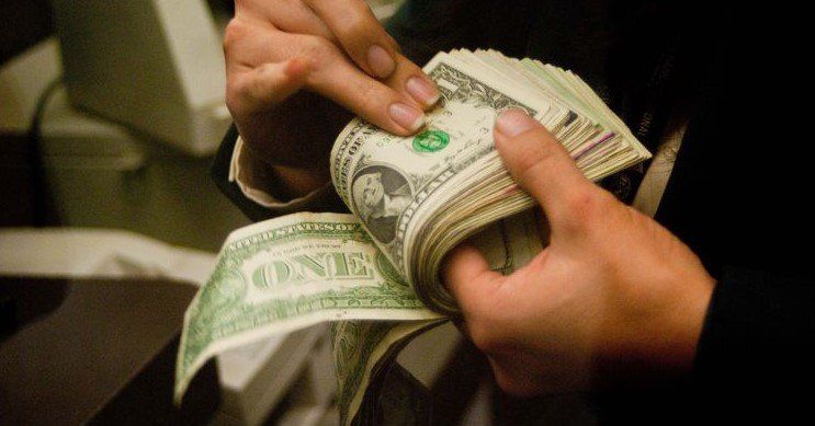 Prolongan la subasta de dólares - dolares_manejo_-_el_financiero2