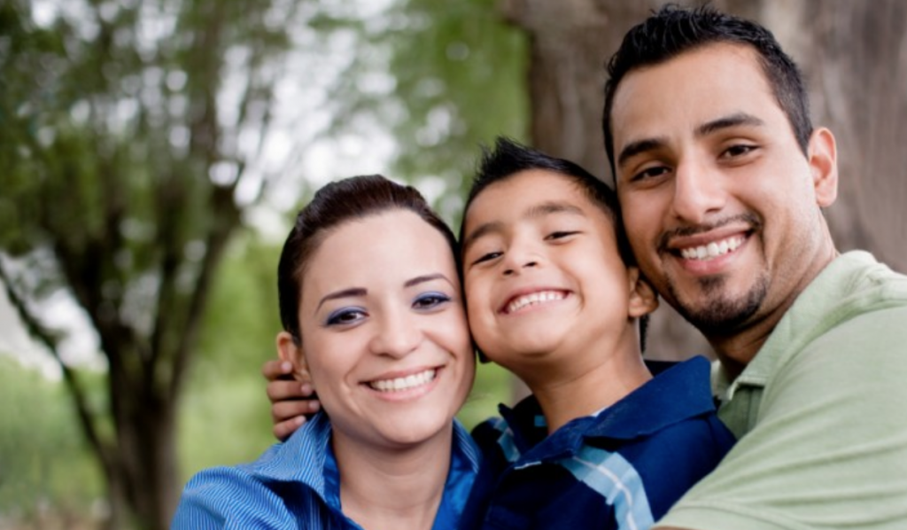 Madres solteras son “una epidemia, una plaga”: arzobispo de Xalapa - familia1-1024x598