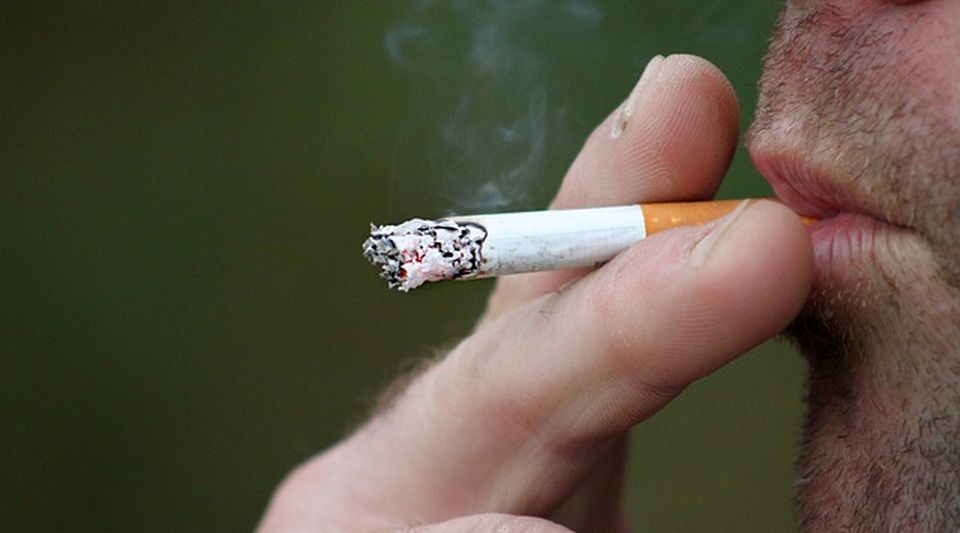 Doce hábitos para retrasar el Alzheimer - fumador_11