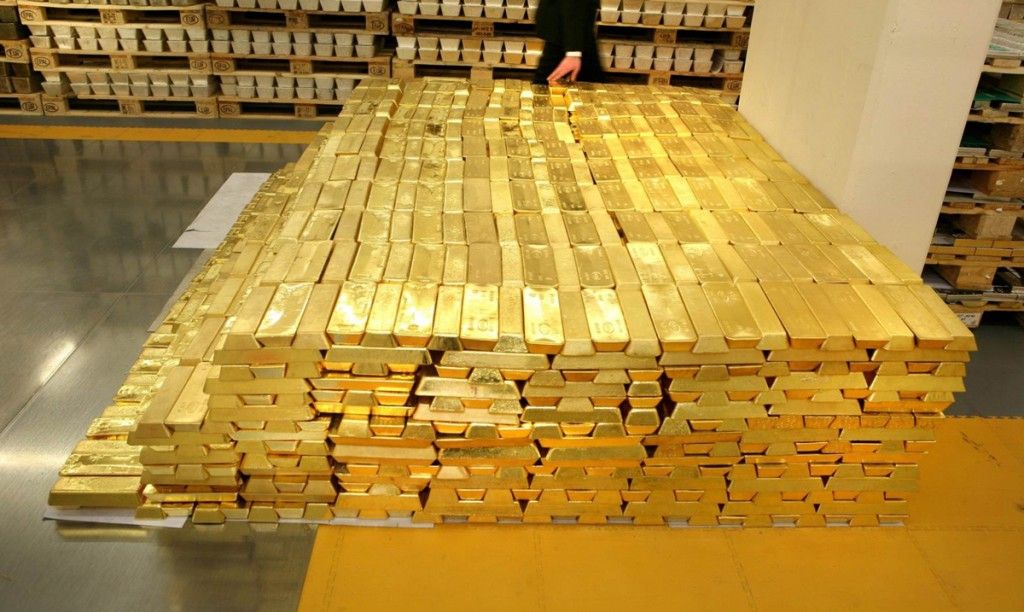 Encuentran 10 mdd en monedas de oro en su jardín - oro-barras1-1024x612