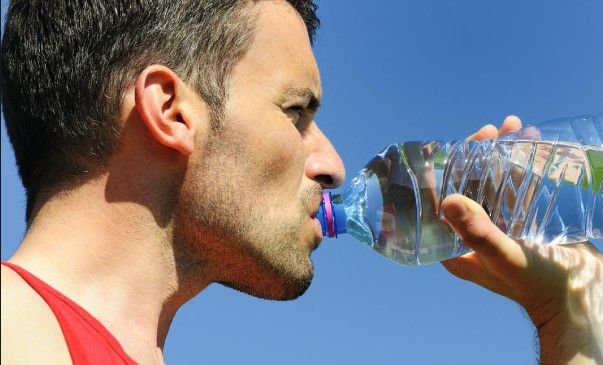 Diez consejos para evitar comer por ansiedad - beber_agua_-_internet1