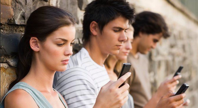 ¿Cómo mejorar las calificaciones de los estudiantes? - celulares-archivo1