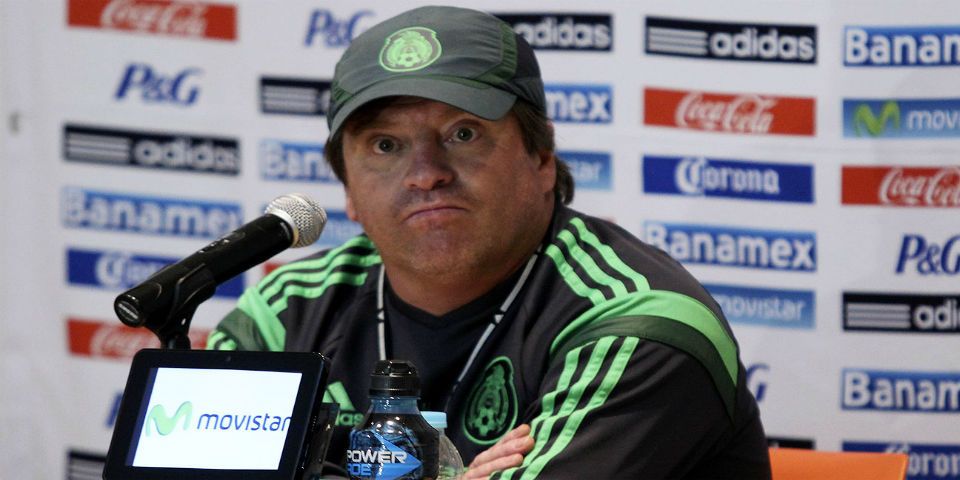 Miguel Herrera difunde lista provisional para Copa Oro - miguel_herrera_juat_deportesdallas1