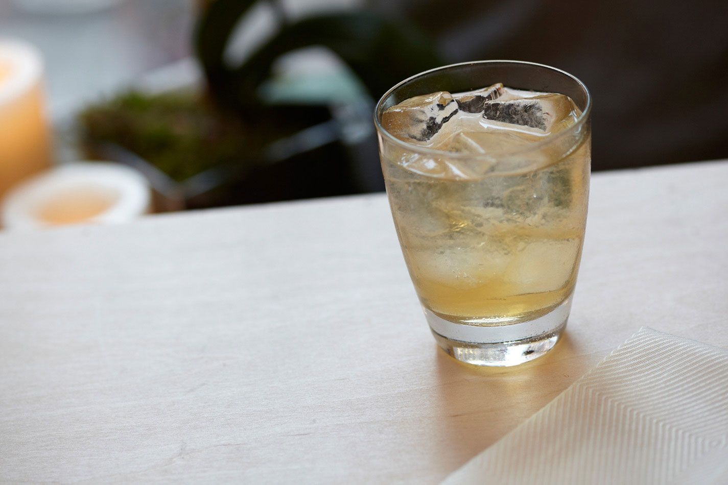 ¿Qué pasa cuando el whisky se mezcla con agua? - whisky_agua_thebar