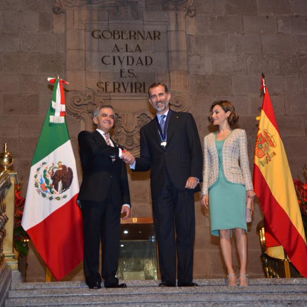 Mancera entrega llave de la Ciudad a los reyes de España - CIr6NOUUMAErs2o