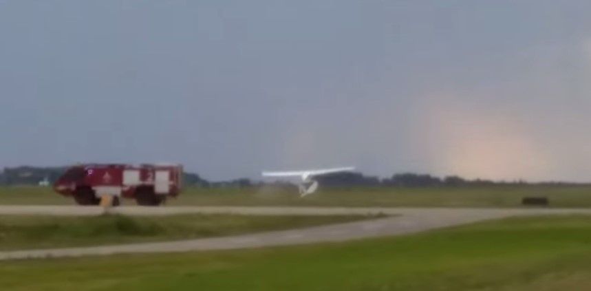 Mueren 2 personas por choque de aeronaves en el aire - Cessna-avioneta-chocó-aire2