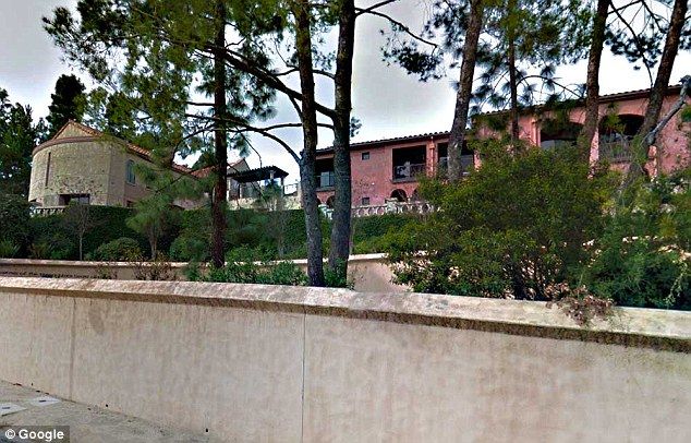 Katy Perry enfrenta batalla legal por compra de convento - Convento-2