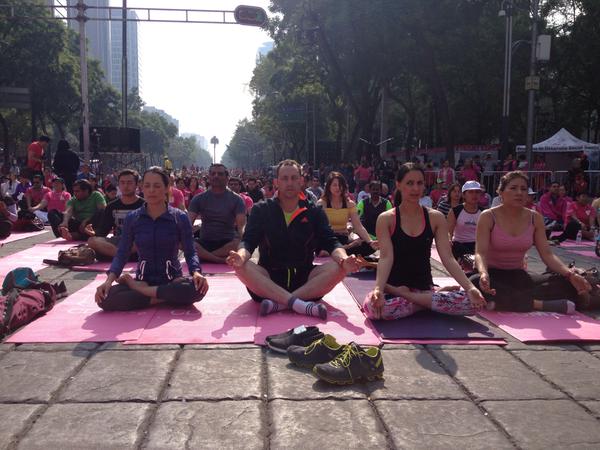 Imparten mega clase de Yoga en Paseo de la Reforma - Mega-clase-de-Yoga-3