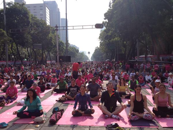 Imparten mega clase de Yoga en Paseo de la Reforma - Mega-clase-de-Yoga-4