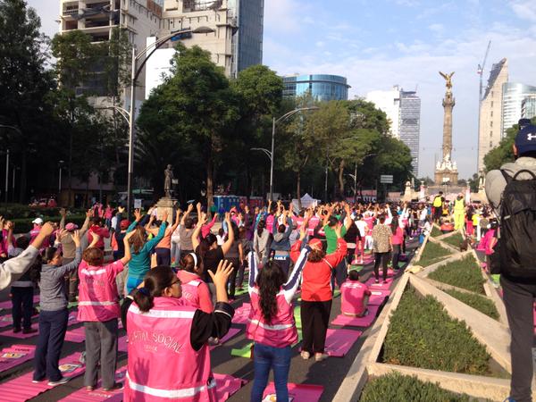 Imparten mega clase de Yoga en Paseo de la Reforma - Mega-clase-de-Yoga-5