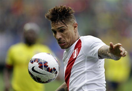 Perú avanza luego de empatar con Colombia - Paolo-Guerrero-Colombia