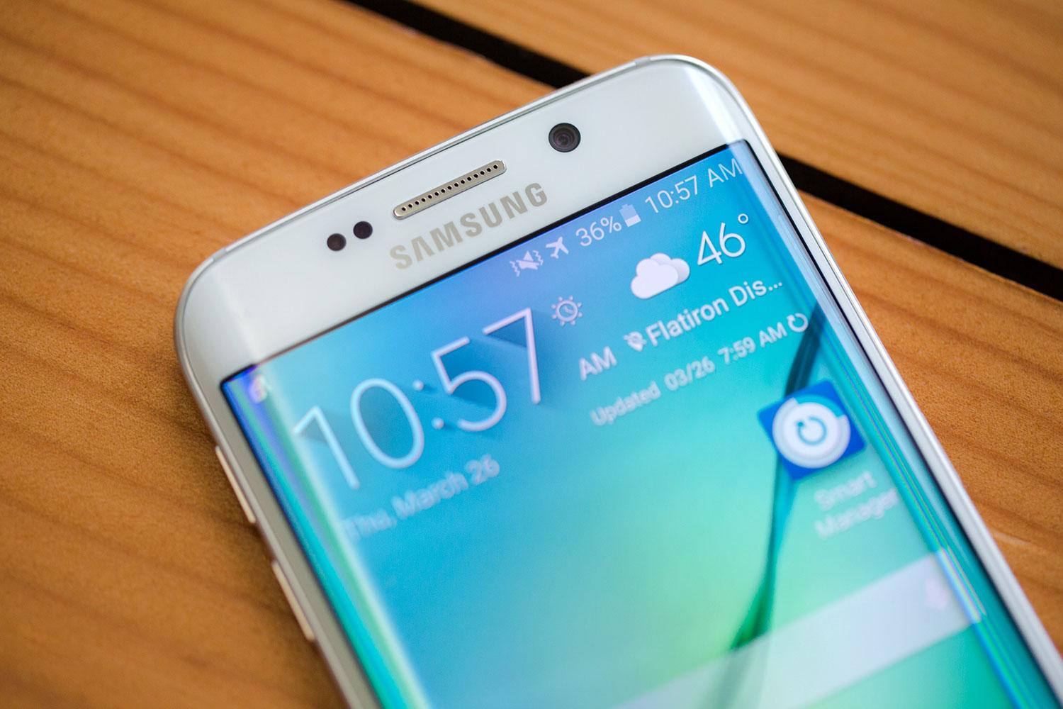 En riesgo de ser hackeados 600 millones de teléfonos Samsung - Samsung-Galaxy-S6-Edge-top-angle
