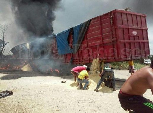 Explota pipa en carretera Coatzacoalcos-Cárdenas - actos-de-rapiña