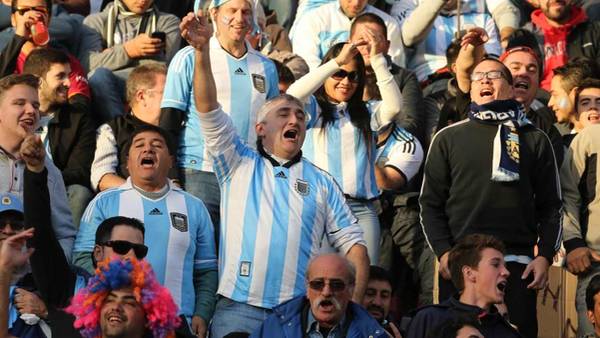 Argentinos inventan cántico muy agresivo contra Chile - argentinos