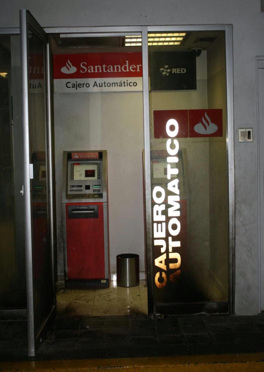 Aumenta el robo en cajeros automáticos - cajero-CU-Oaxaca-bomba-molotov