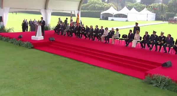 Reciben a los reyes de España en Campo Marte - comitiva