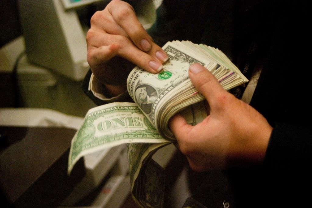 Posponen licitación de televisión digital por alza del dólar - dolar_posta-1024x685