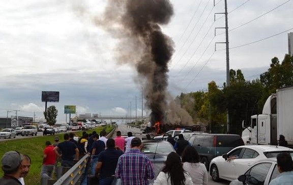 Fuego consume tráiler en la México-Querétaro - incendi-querétaro