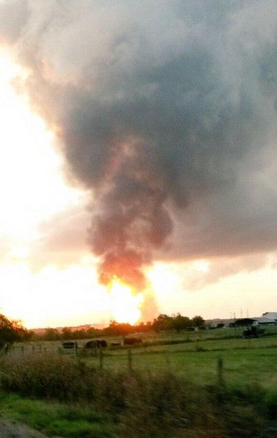 Un gasoducto genera un incendio masivo en Texas - incendio-en-cuero-texas2