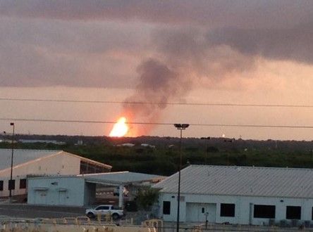 Un gasoducto genera un incendio masivo en Texas - incendio-en-cuero-texas3