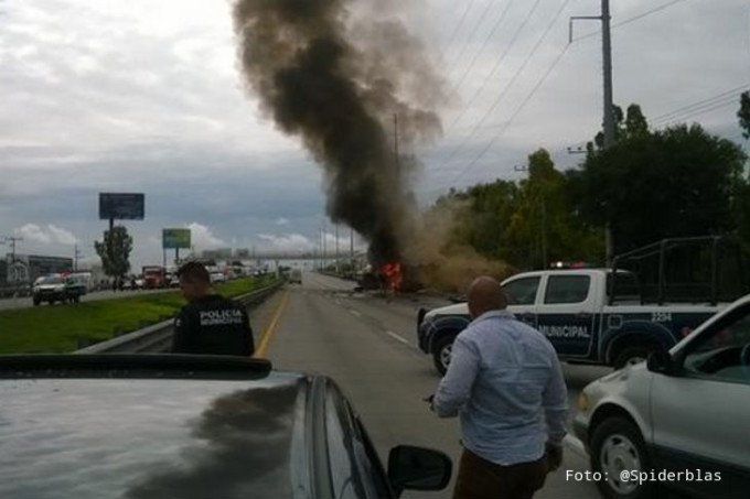 Fuego consume tráiler en la México-Querétaro - incendio2