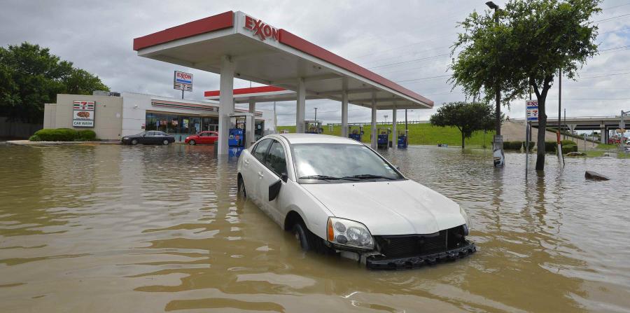Cancelan decenas de vuelos en Texas por tormenta Bill - inundaciones