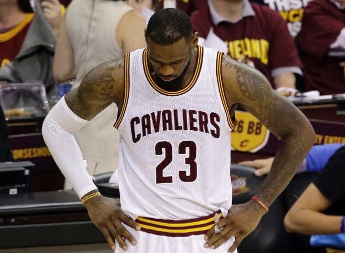 Golden State campeón de la NBA - lebron-cruzazuleado