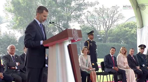 Reciben a los reyes de España en Campo Marte - mensaje-del-rey
