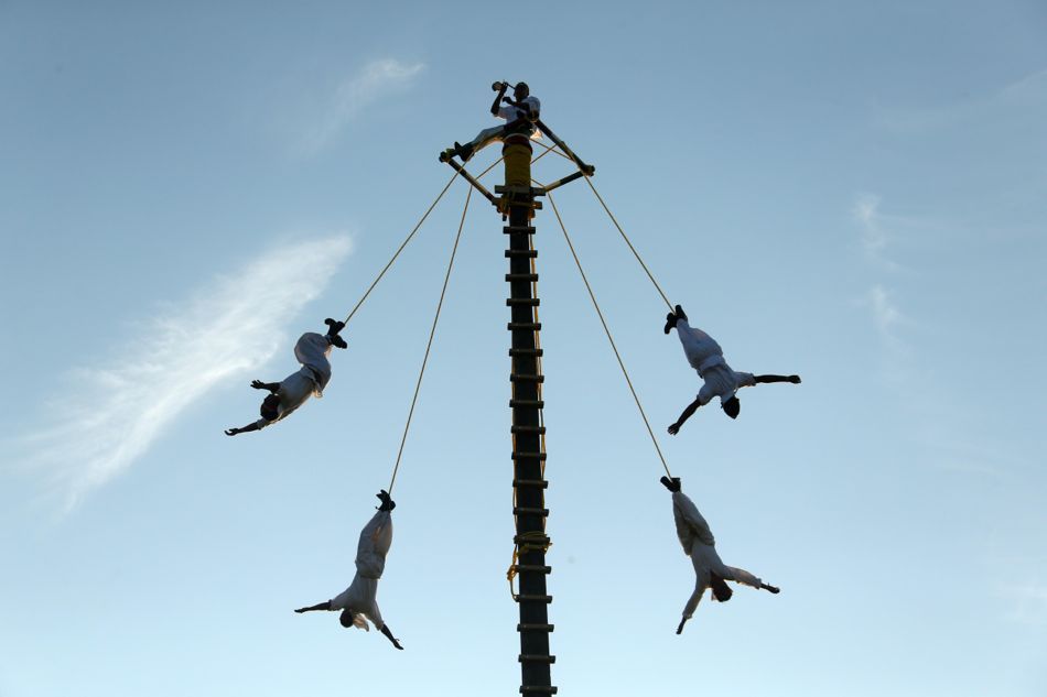 Voladores de Papantla inauguran festival de Glastonbury - papantla_glasto3