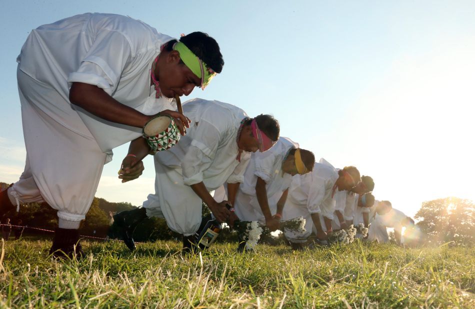 Voladores de Papantla inauguran festival de Glastonbury - papantla_glasto4