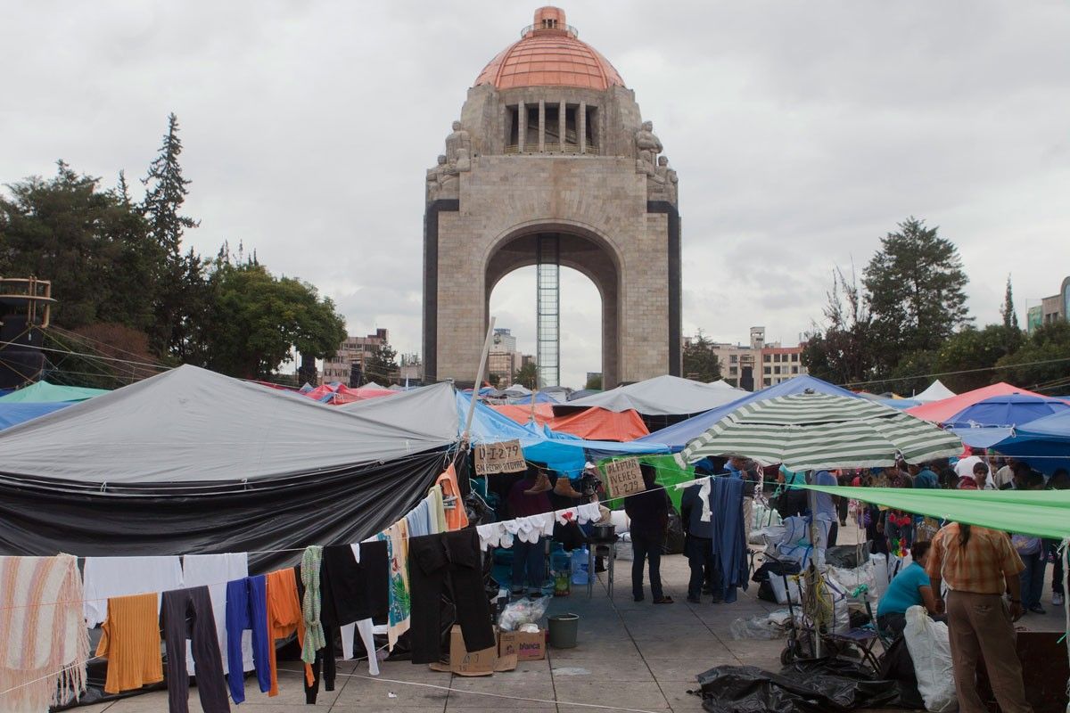 SEP retiene salario de maestros - revolucion