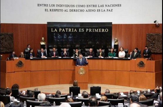 Senado recibe en sesión solemne a los reyes de España - senado2
