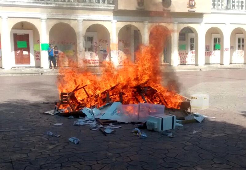 Liberan a 11 que quemaron urnas electorales en Chiapas - urnas