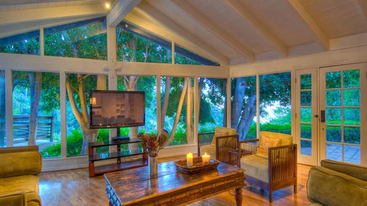 Salma Hayek renta su casa de Hollywood - 1la-fi-hotprop-salma-hayek-20150721-pictures-027