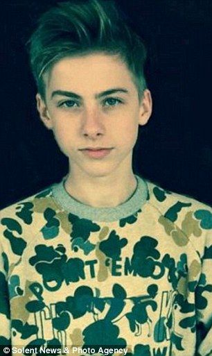 Hijo del músico Nick Cave muere al caer de acantilado - 2A8CC1BB00000578-3162075-image-m-88_1436961836439