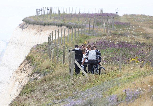Hijo del músico Nick Cave muere al caer de acantilado - 2A8E613B00000578-3162075-image-a-127_1436968832095