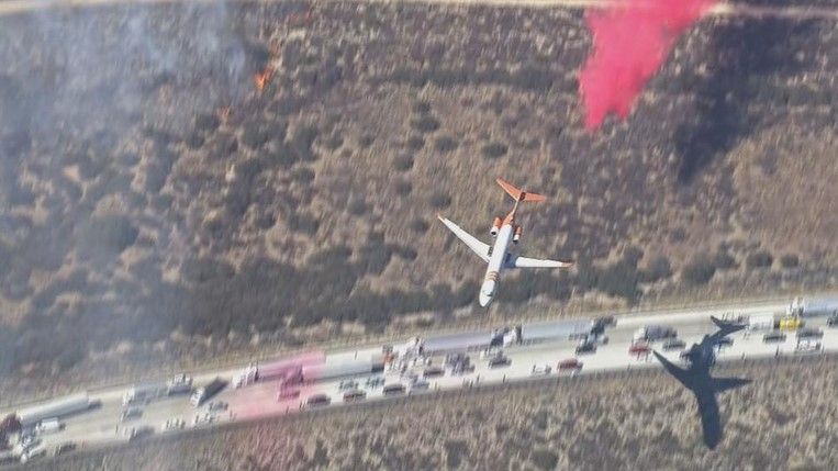 Incendio en California deja 20 autos destruidos - Incendio-carretera-California-King5Seattle2