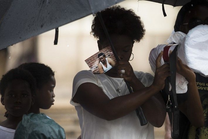 Multan con un mdd a policía que mató a hombre en EE.UU. - Sam-Dubose-funeral-Vicenews