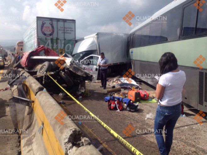 Tres muertos por carambola en el libramiento de Querétaro - carambola1