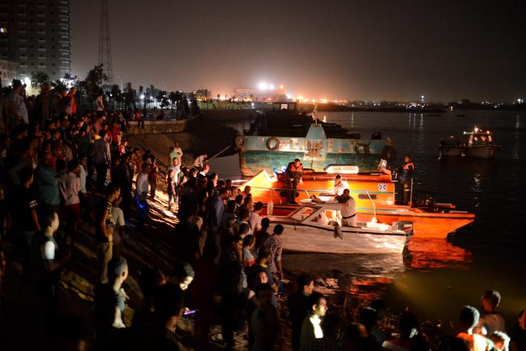 Choque de carguero y barco turístico en el Nilo deja 19 muertos - egypt-boat-accident1