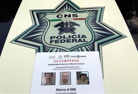 Distribuyen fotos de El Chapo en autopistas y carreteras de 22 estados - folleto1