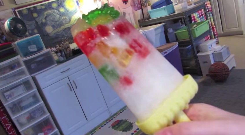 Cinco manualidades para que los niños hagan en vacaciones - paleta_refresco1