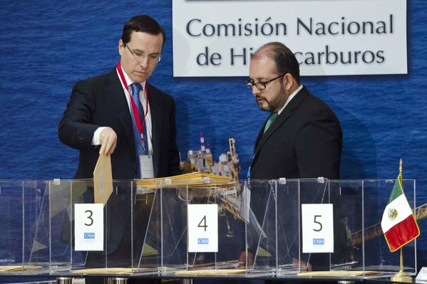 Se posponen licitaciones en aguas profundas - ronda-uno-sobres