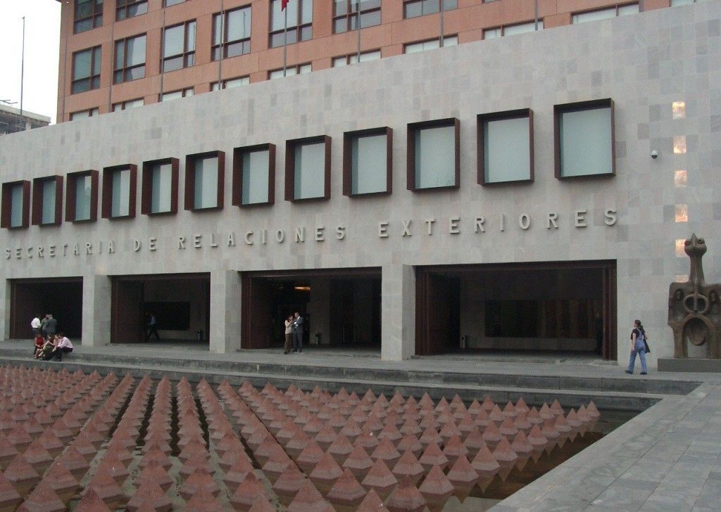 Exigen aumento salarial en consulados de México en EE.UU. - secretaria-de-relaciones-exteriores-fachada-instalaciones-sre-1024x728