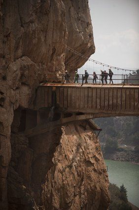 Paseo virtual por el sendero más peligroso del mundo - slide_413748_5240014_compressed