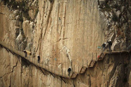 Paseo virtual por el sendero más peligroso del mundo - slide_413748_5240022_compressed