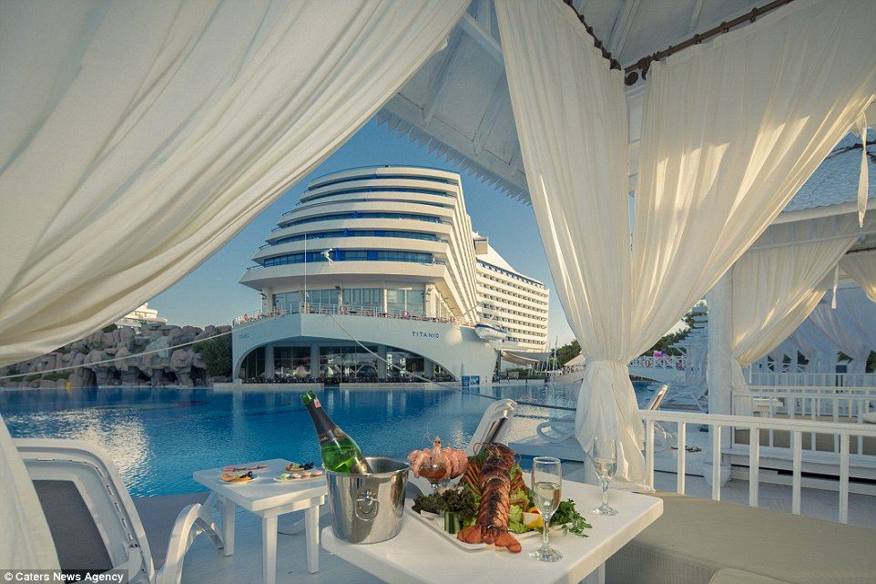 Crean lujoso hotel con forma del Titanic en Turquía - titanic_turquia