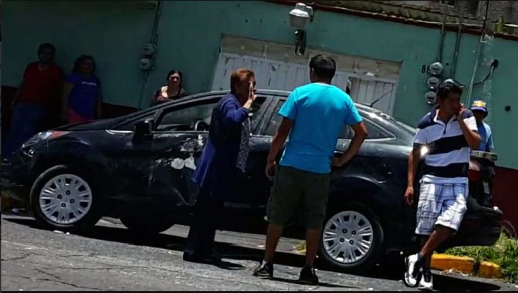Taxistas se deslindan de agresión contra Uber - vecinos-contra-uber-1024x580