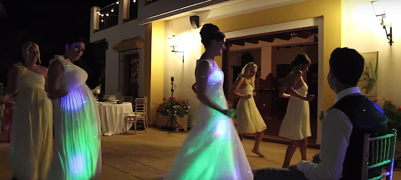 Video: celebran su primer baile juntos con coreografía - Boda-baile-Reino-Unido-YouTube2
