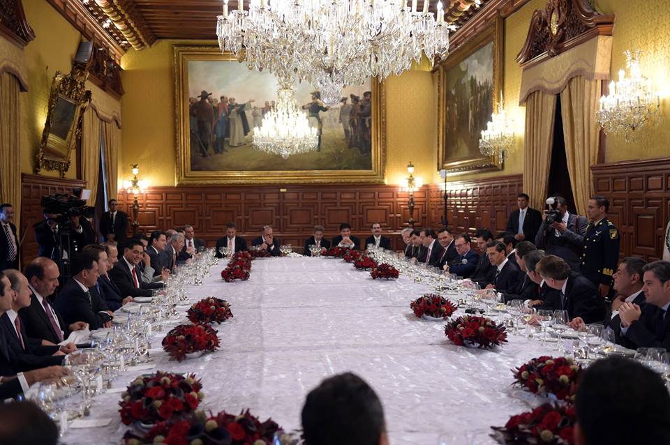 La situación económica es "compleja" y "difícil": EPN a gobernadores - Comida-Peña-Nieto-gobernadores-Presidencia